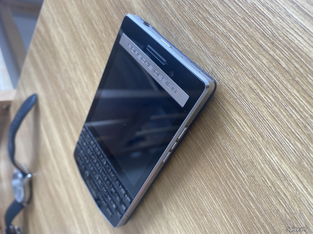 BlackBerry Porsche Design P'9983 Carbon - 2
