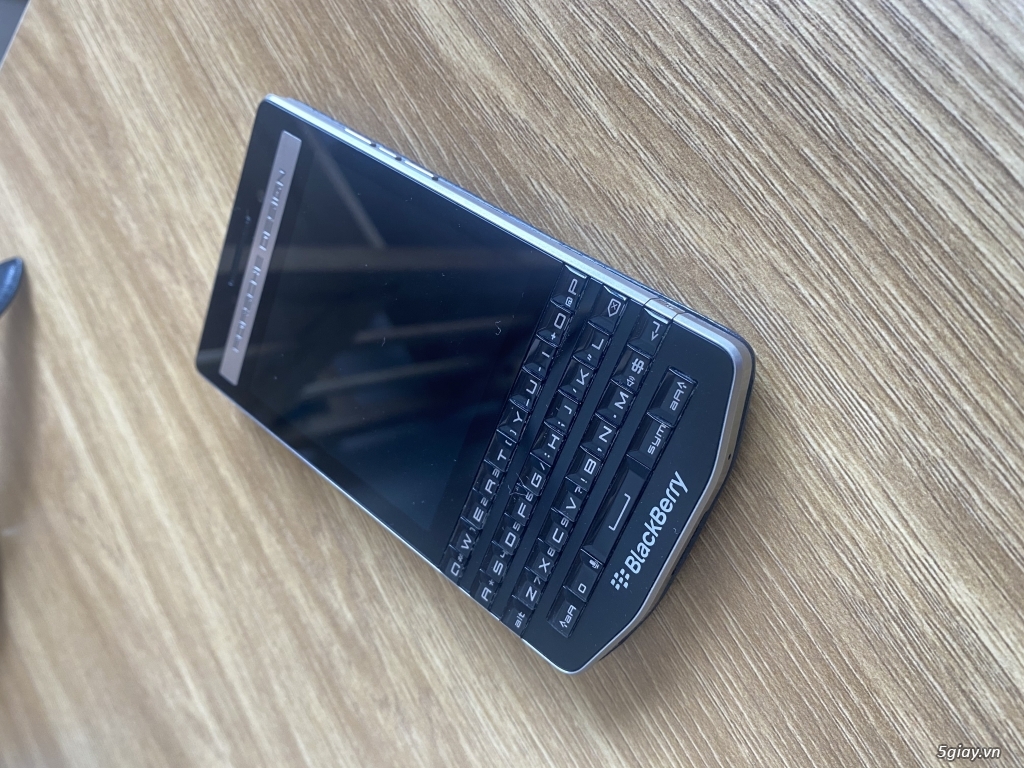 BlackBerry Porsche Design P'9983 Carbon - 4