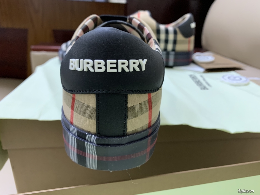 Cần bán 2 đôi giày nữ Burberrry fullbox 100%, giá 6-8tr - 2