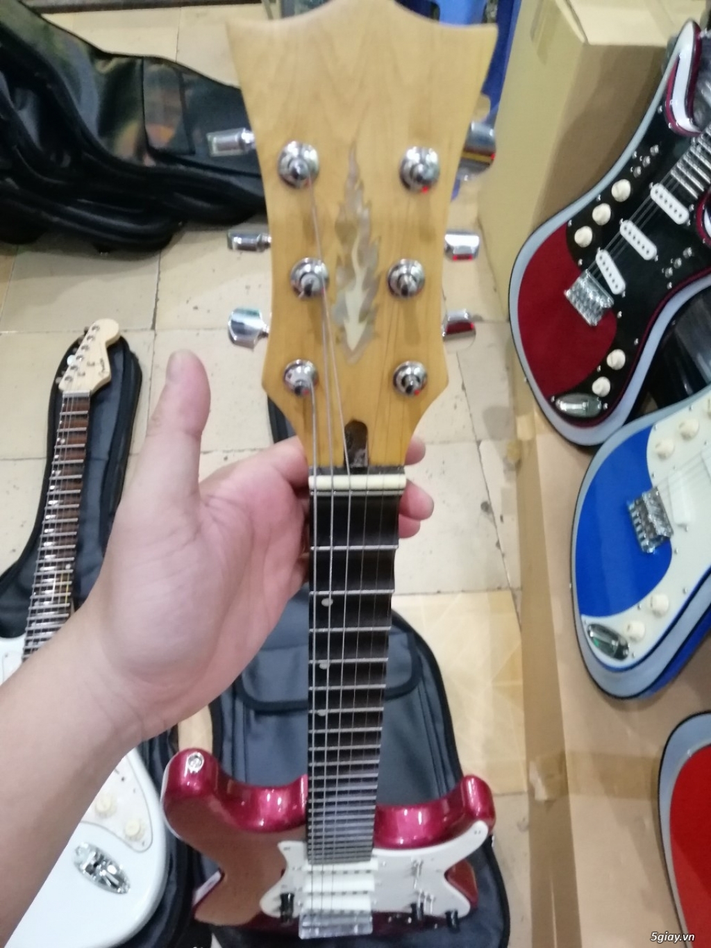 Bán đàn guitar điện cổ nhac - guitar điện vọng cổ giá rẻ tphcm