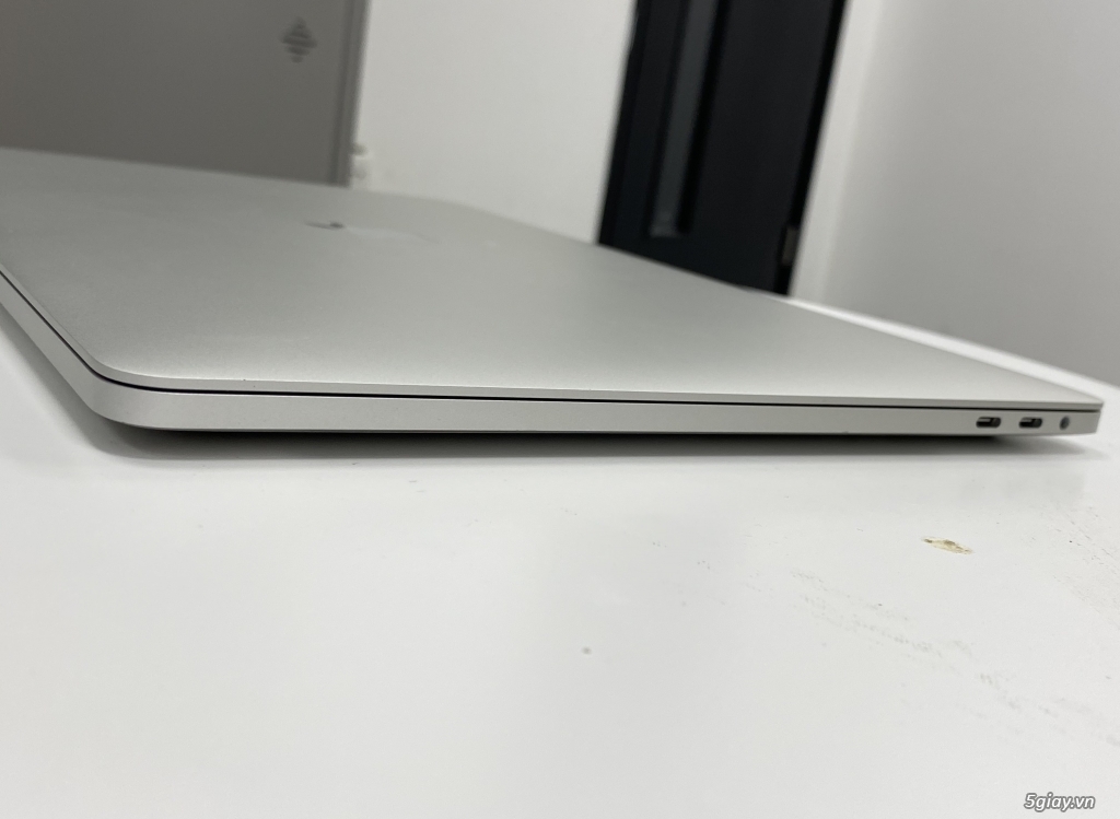 Macbook Pro 15 2018 MR932LL  Apple Care 2021 - 2