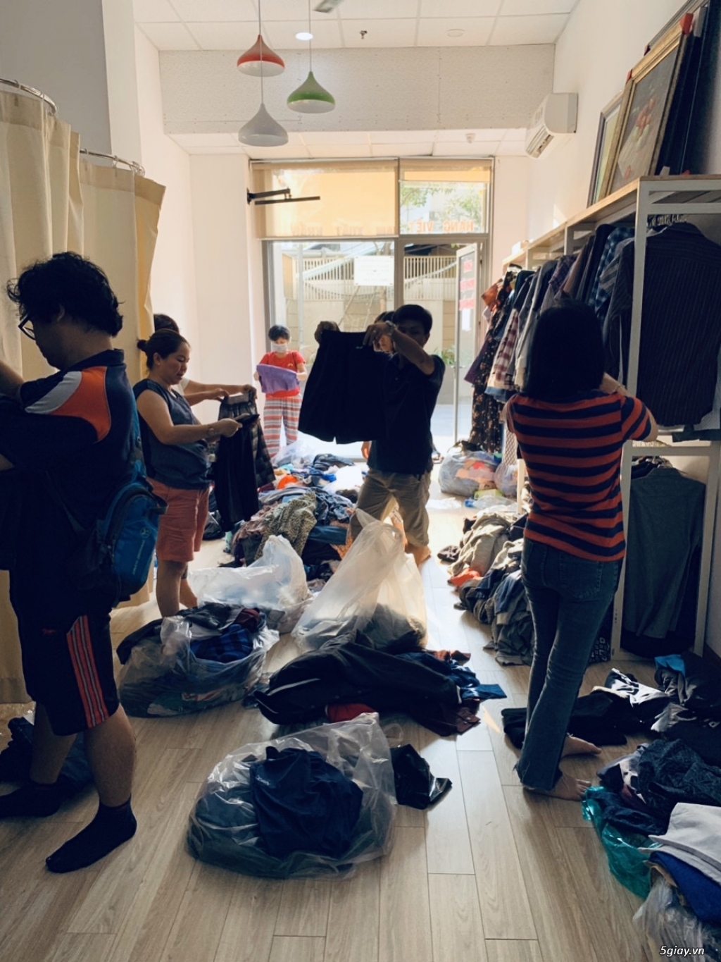 Thanh lý quần áo cho ae lấy về bán