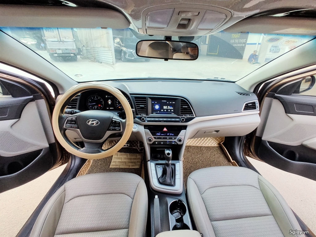 Cần Bán Hyundai Elantra 2.0AT sx 2016 BSTP xe trùm mền 28,000km