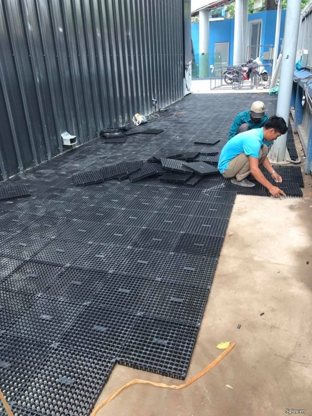 Vỉ nhựa thoát nước sân vườn- vườn trên mái - 1