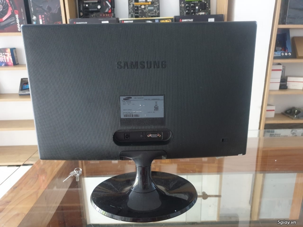 Cần bán Màn hình máy tính LCD Samsung S20D300NH cũ - 1