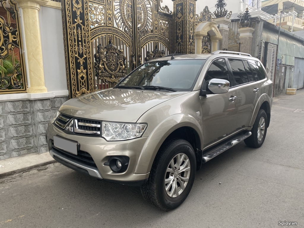 Bán Mitsubishi Pajero Sport Vàng Kim 2017 máy dầu số sàn cực thể thao. Bán Mitsubishi Pajero Sport Vàng Kim 2017 máy dầu số sàn cực thể thao.