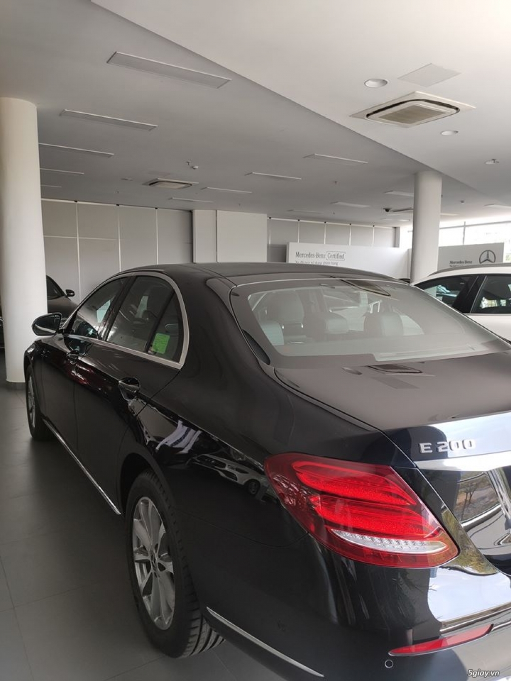 [Xe hãng trưng bày][ E200 sx 2019 mới 100% chỉ đóng 2% thuế ] - 2