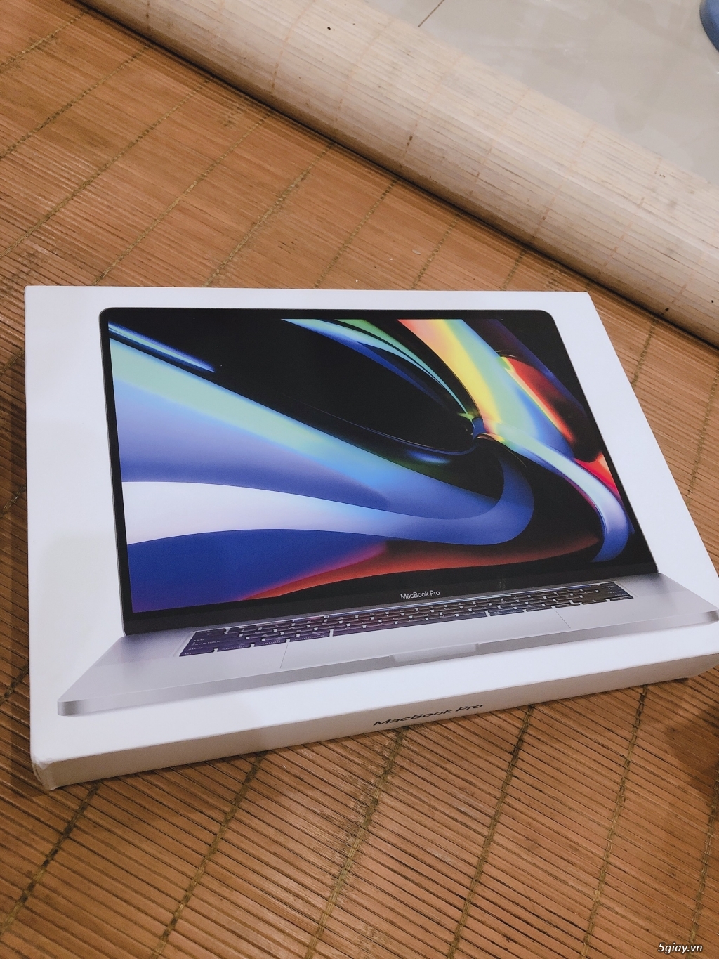 Macbook Pro 2019 MVVK2 16 Core I9-2.3GHZ 16GB SSD 1T  new 100%