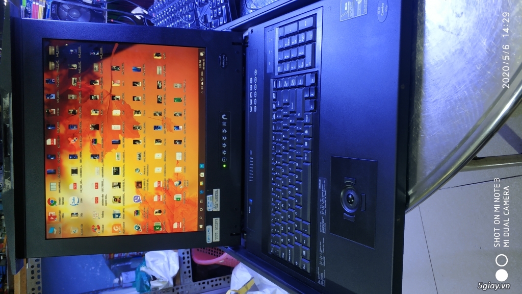 Màn hình điều khiển Server cho tủ rack - 2