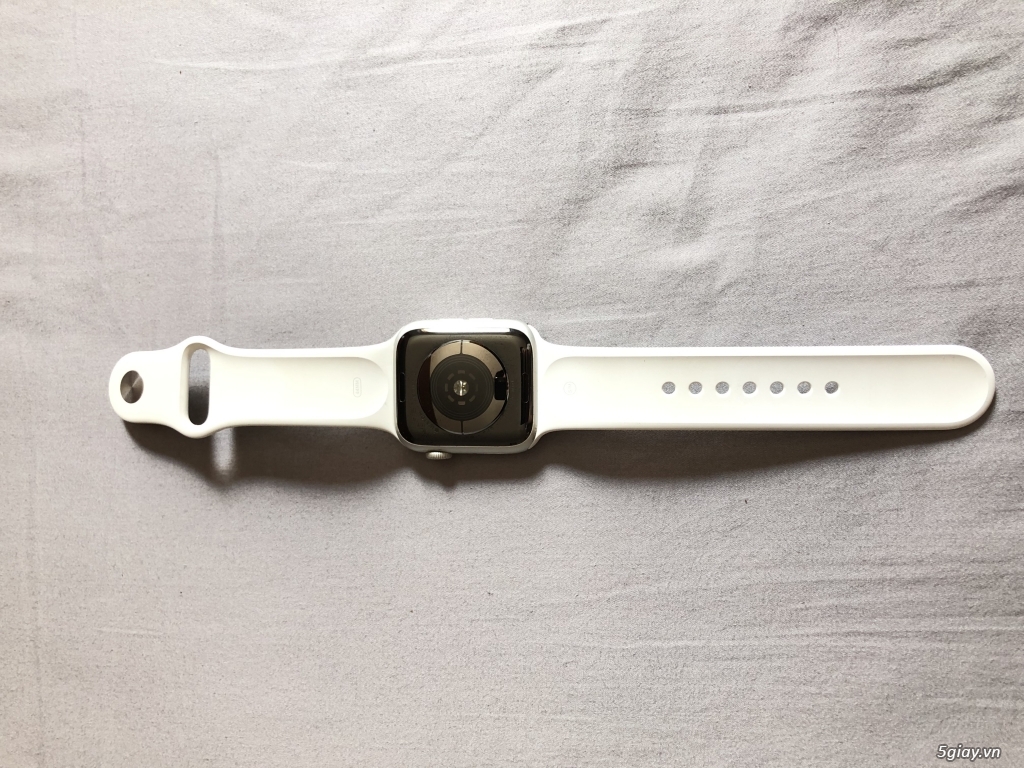 Apple watch series 4 Silver (44mm, GPS)