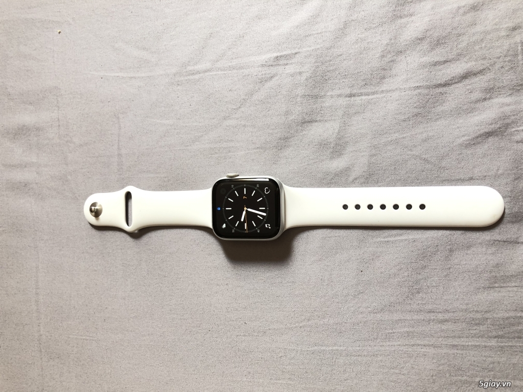 Apple watch series 4 Silver (44mm, GPS) - 1