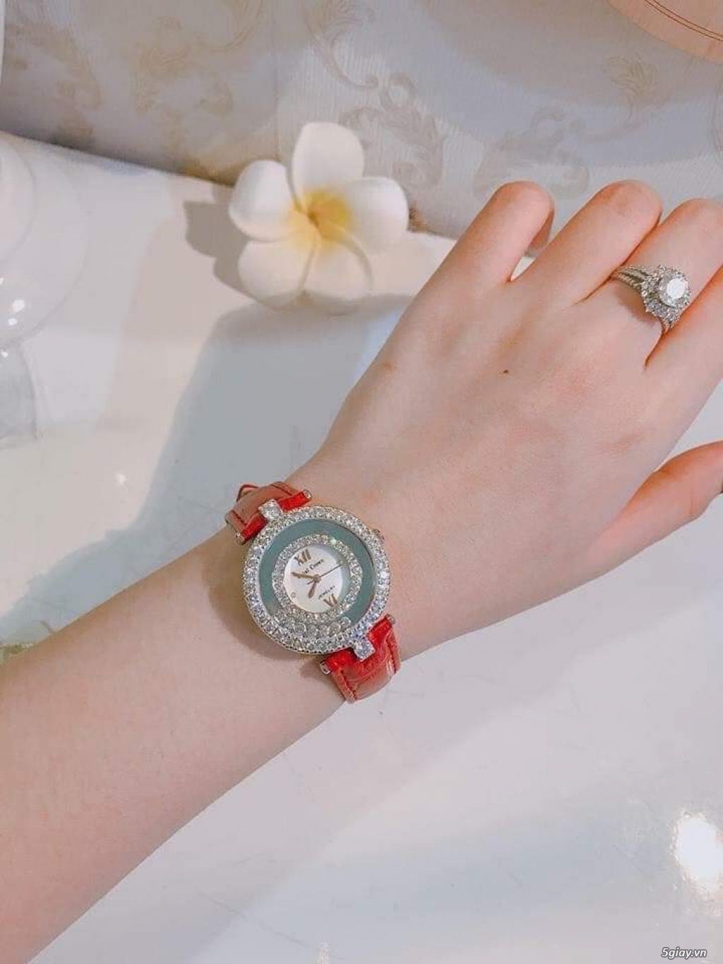 Đồng hồ nữ siêu sang chảnh