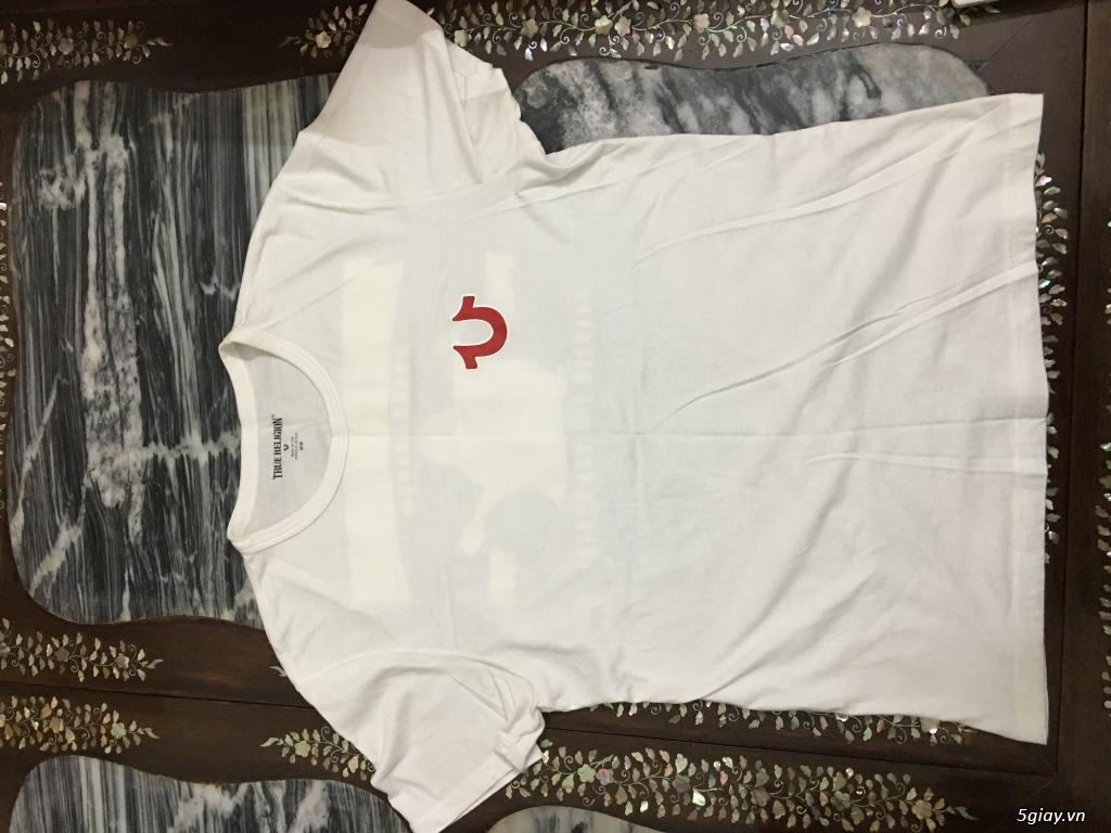 Áo thun ông Địa size M giá 300k và áo Hollister giá 120k - 1