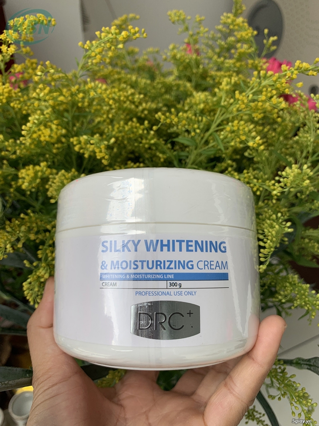 Cần bán kem dưỡng trắng da Silky Whitening Hàn Quốc