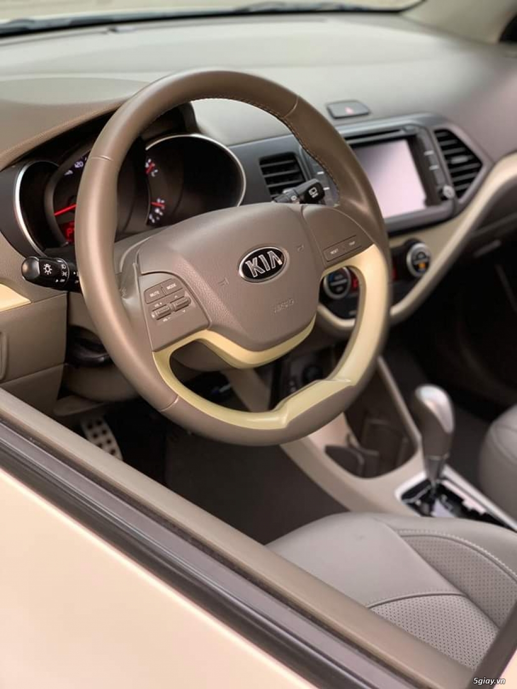 Kia morning ĐK 11/2017 odo 9300km New 95% - 5