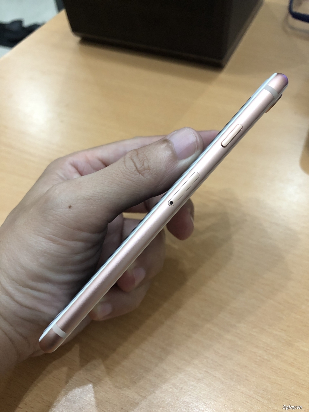 Bán iphone 8 64gb gold quốc tế máy đẹp và zin 100%.