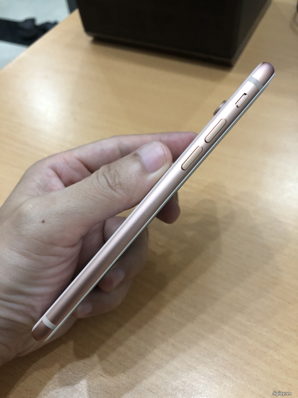 Bán iphone 8 64gb gold quốc tế máy đẹp và zin 100%.