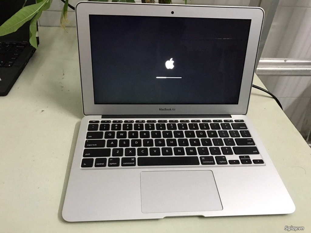 Macbook Air 11 inch Early 2015_Like New