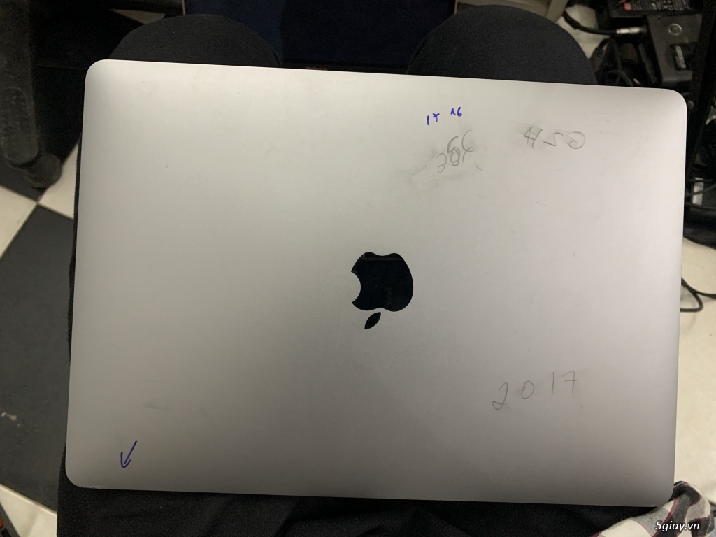 Macbook pro 2017 13” i7 2.5ghz