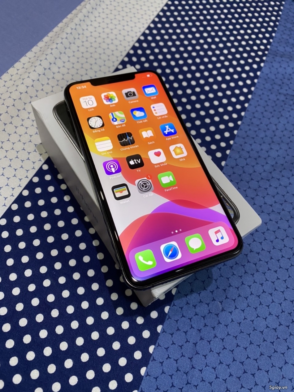 iphone Xs max 64gb màu đen qtế mỹ fullbox .