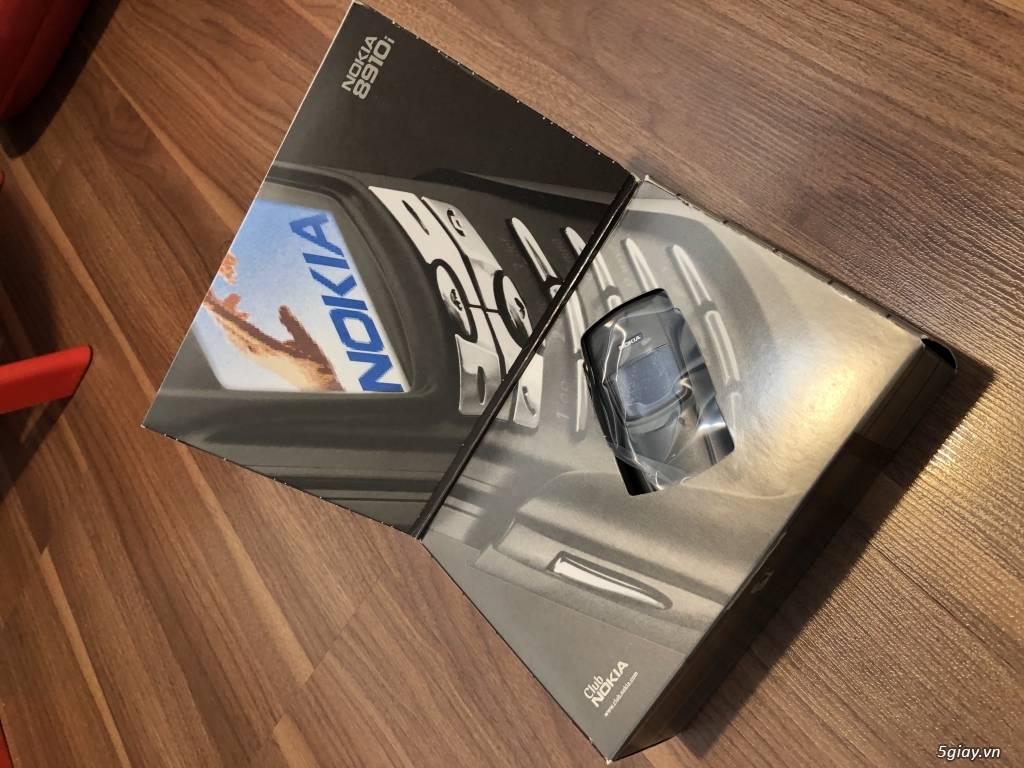 Nokia 8910i nguyên hộp cực đẹp zin chuẩn cứng, Ebay thị trường UK !