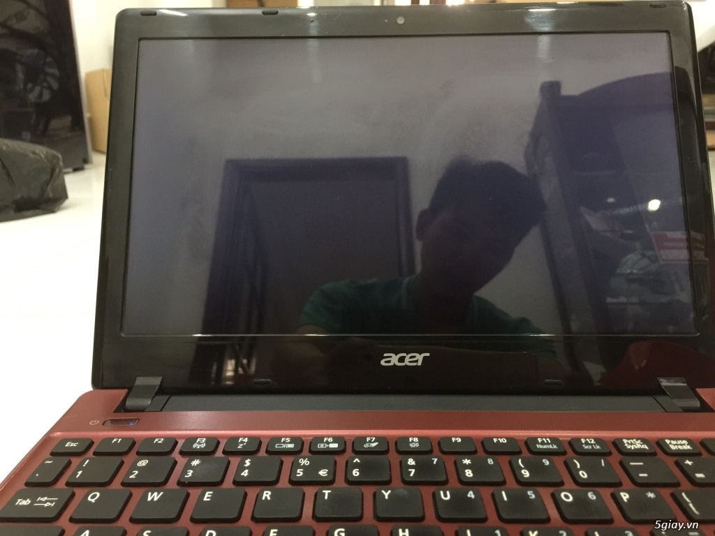 Laptop Acer Aspire AO756 nhẹ nhàng, nhỏ gọn, tiện lợi