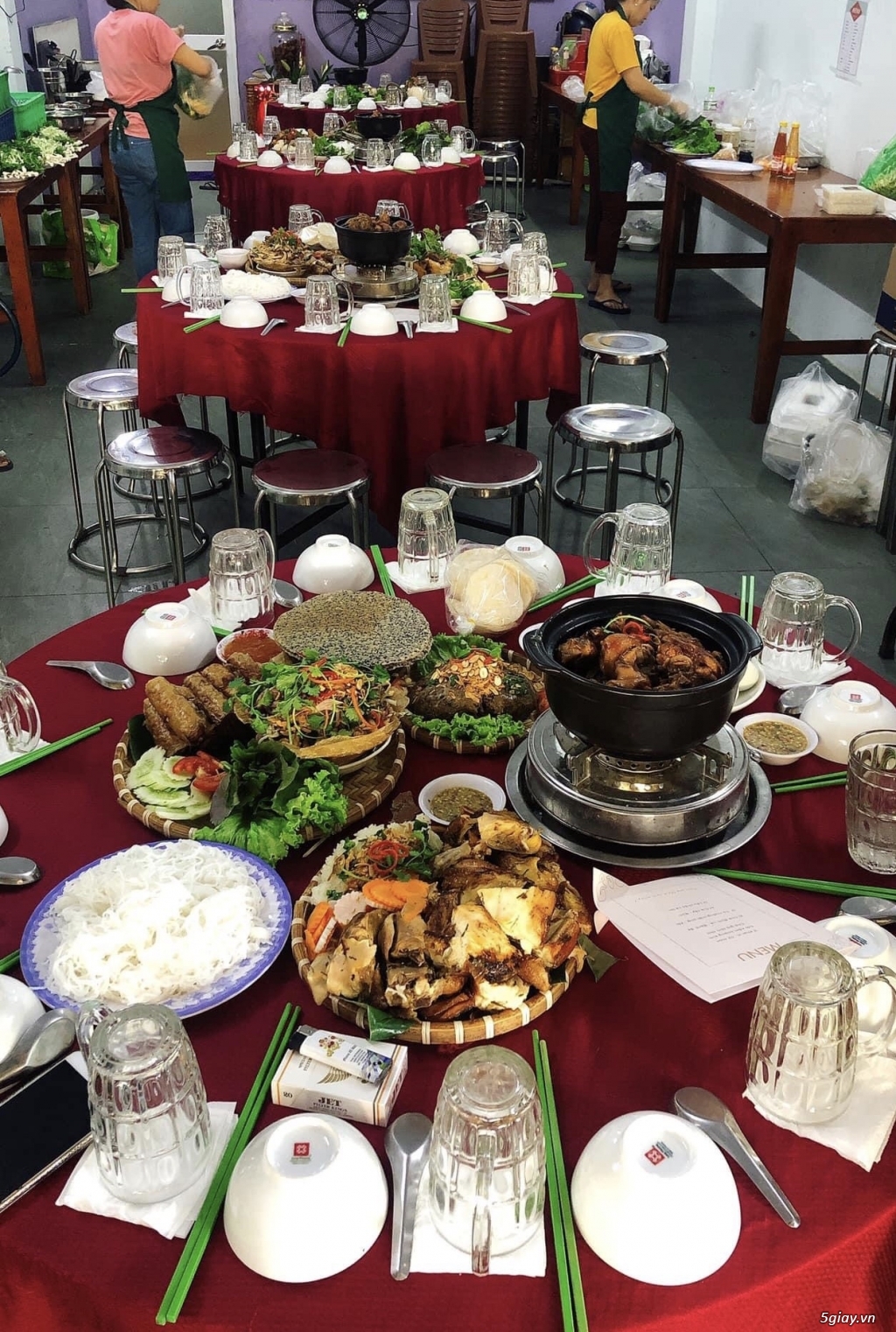 Nhà hàng Lạ Garden chuyên Á và Âu nhận phục vụ đặt tiệc tận nhà