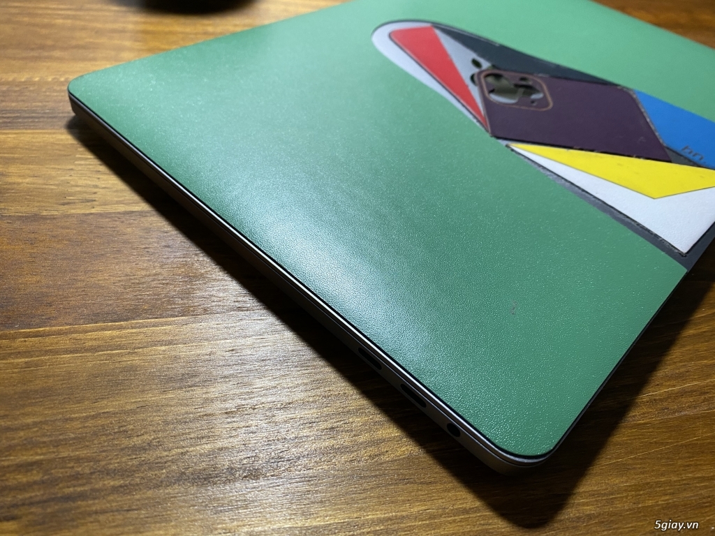 Bán Macbook Pro 13” 2016- grey- touchbar - 2