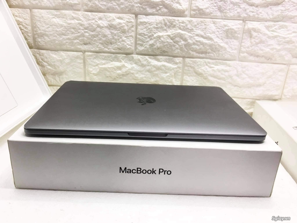 Macbook Pro 2017 13.3 i5 8G 128G 9 lần sạc Likenew
