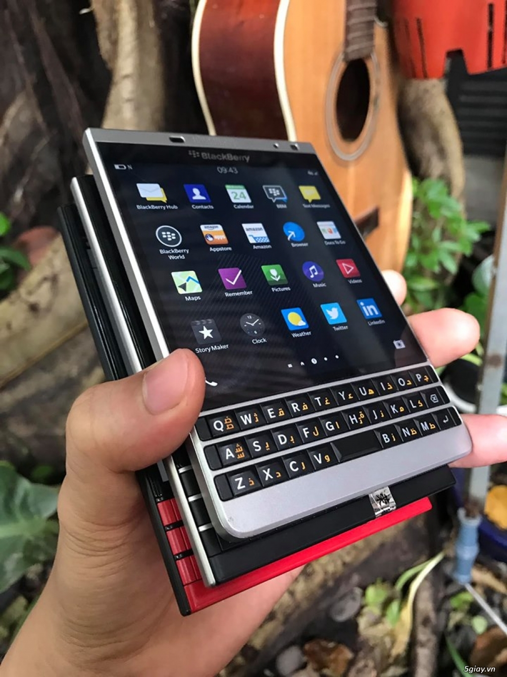 Blackberry KeyOne và Passport