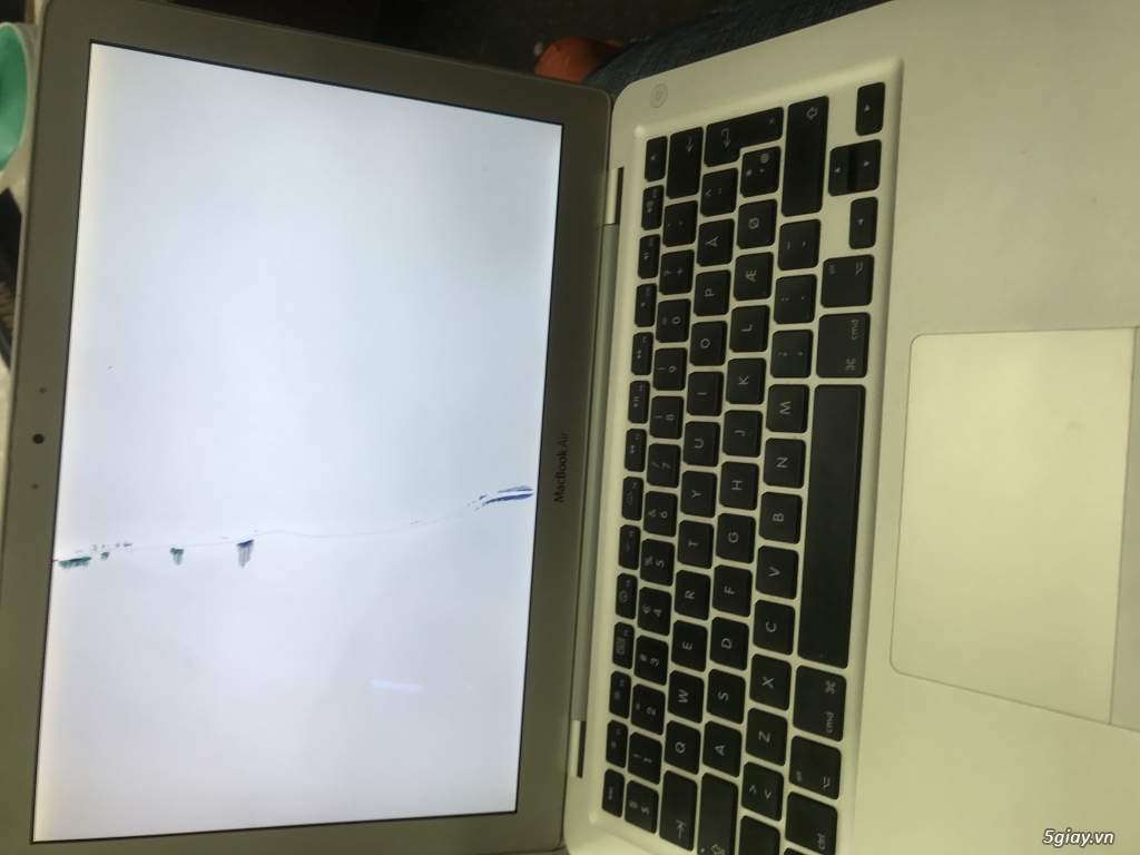 MacBook AIR MODEL A1304