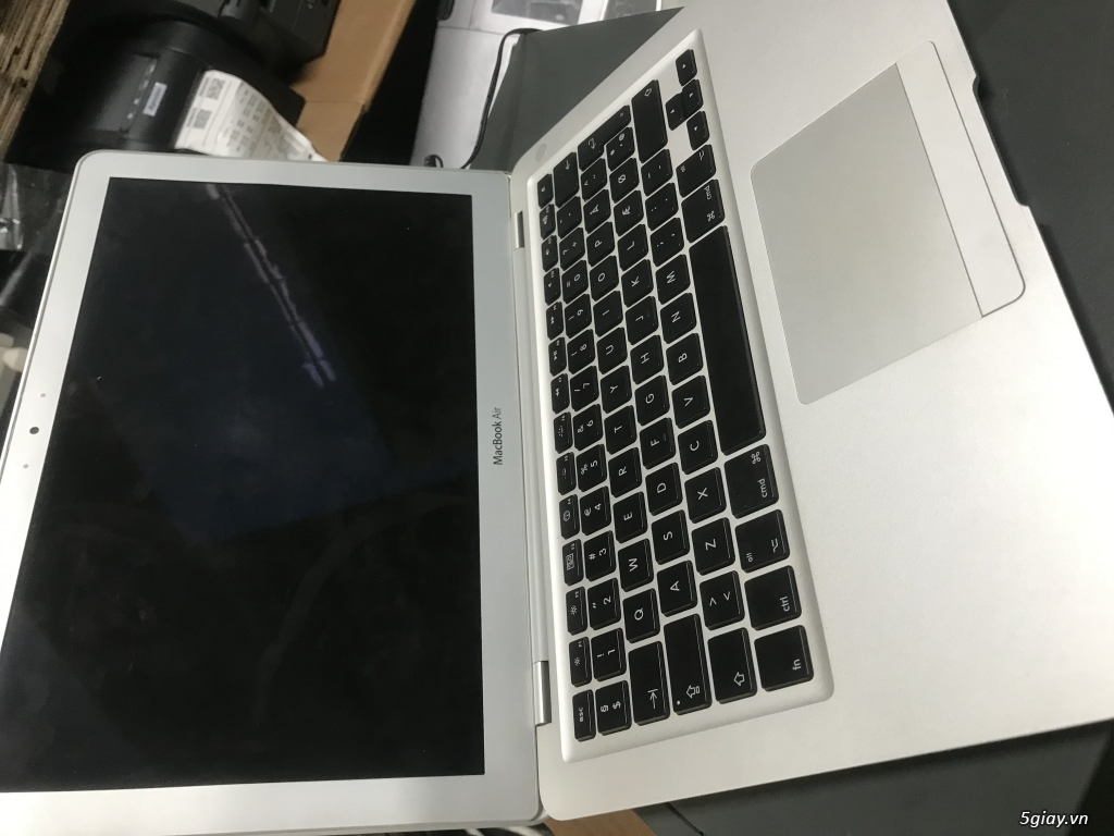 MacBook AIR MODEL A1304 - 1