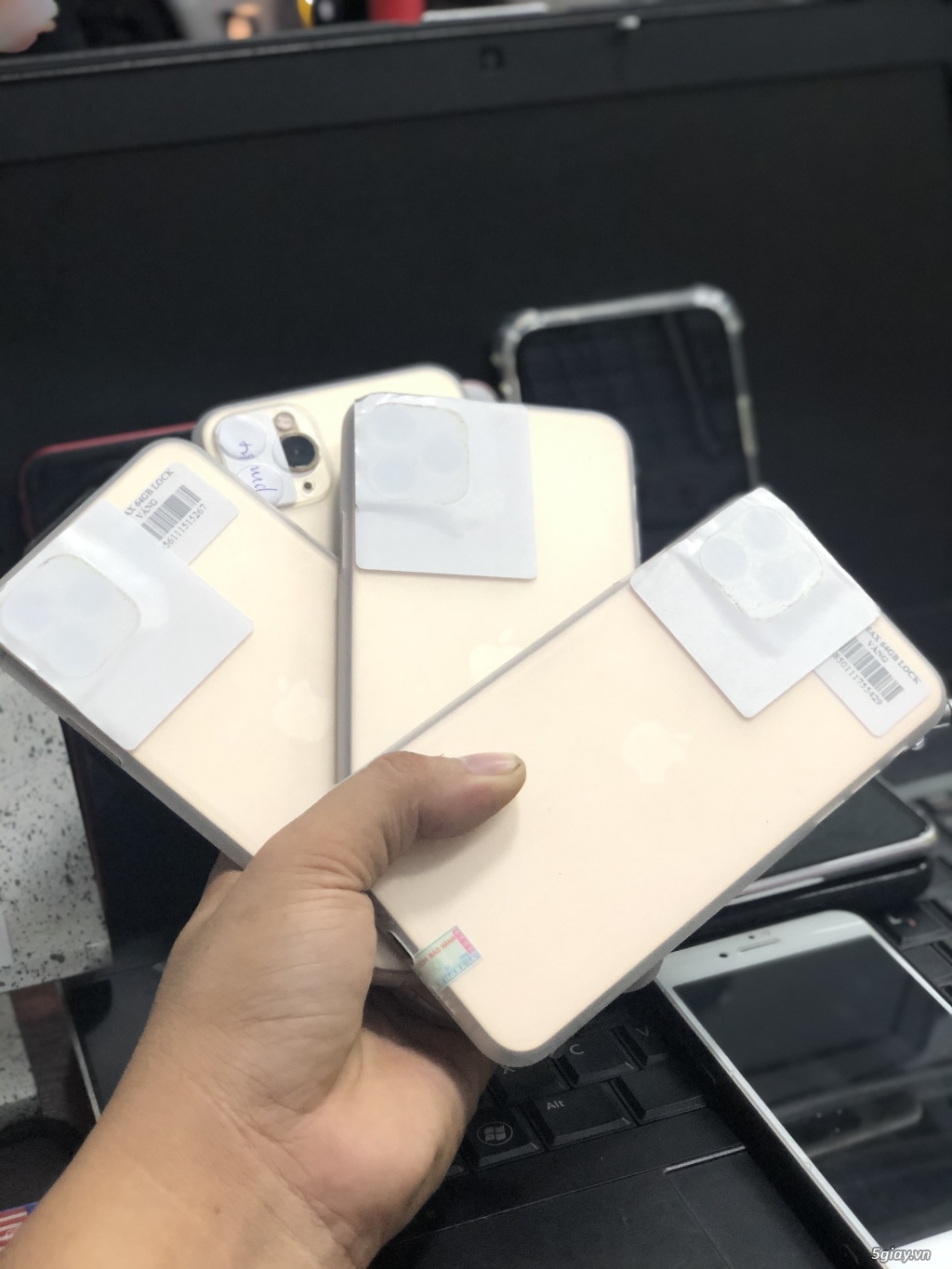 Iphone 11 promax lock 99% gold