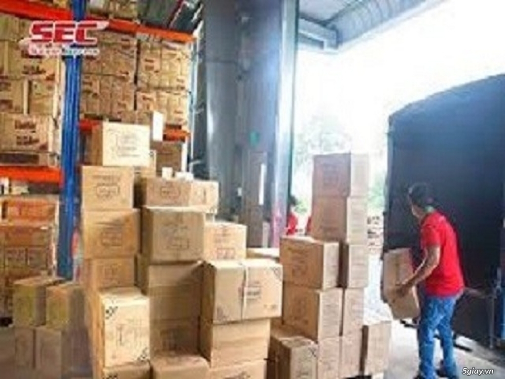 Tuyển phụ xe phụ kho hàng tạp hóa bao ăn ở