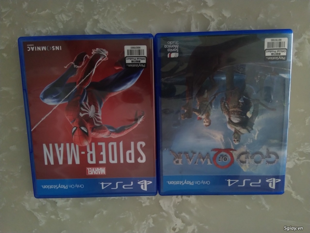 Cần bán hai đĩa game PS4 GOW và Marvel Spider Man