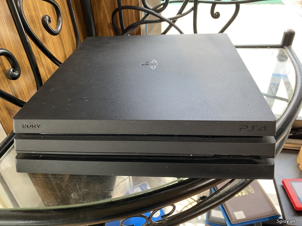 Cần bán Ps4 Pro 2Tb mới 99% - 2