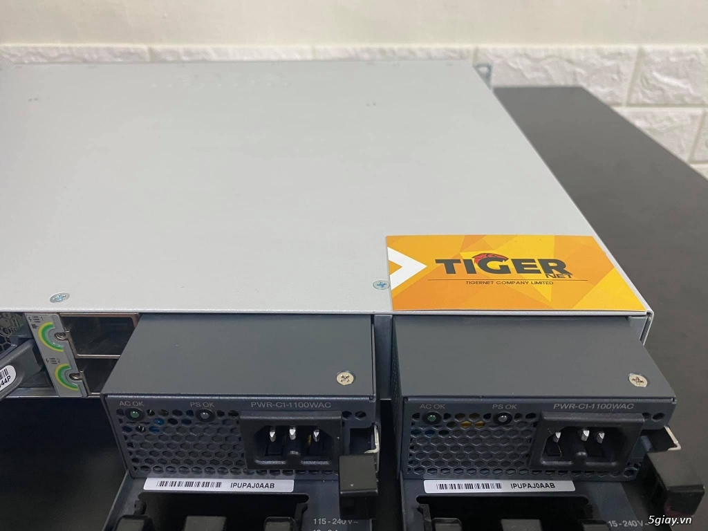 Cisco C9300-48U-A | Thiết bị chuyển mạch Layer3, 48x RJ45 GE,  POE+ - 4