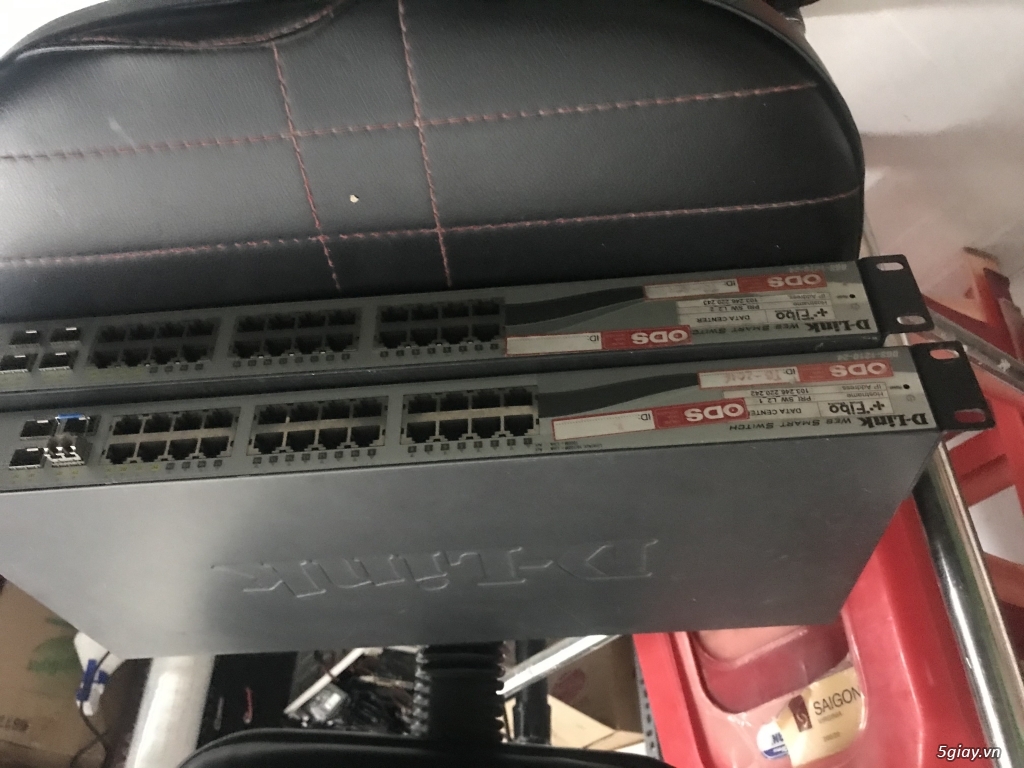 2 cái Switch 24 port tháo công ty - 1
