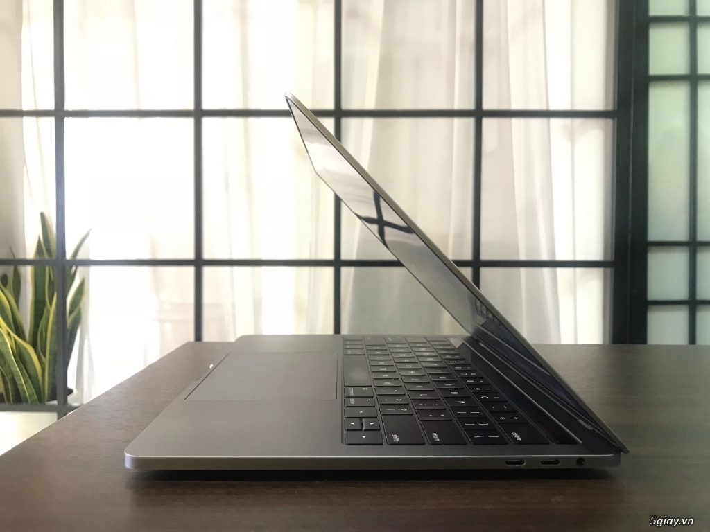 Macbook pro 2017 13” - mpxv2 16gb ram 256gb ssd - 3