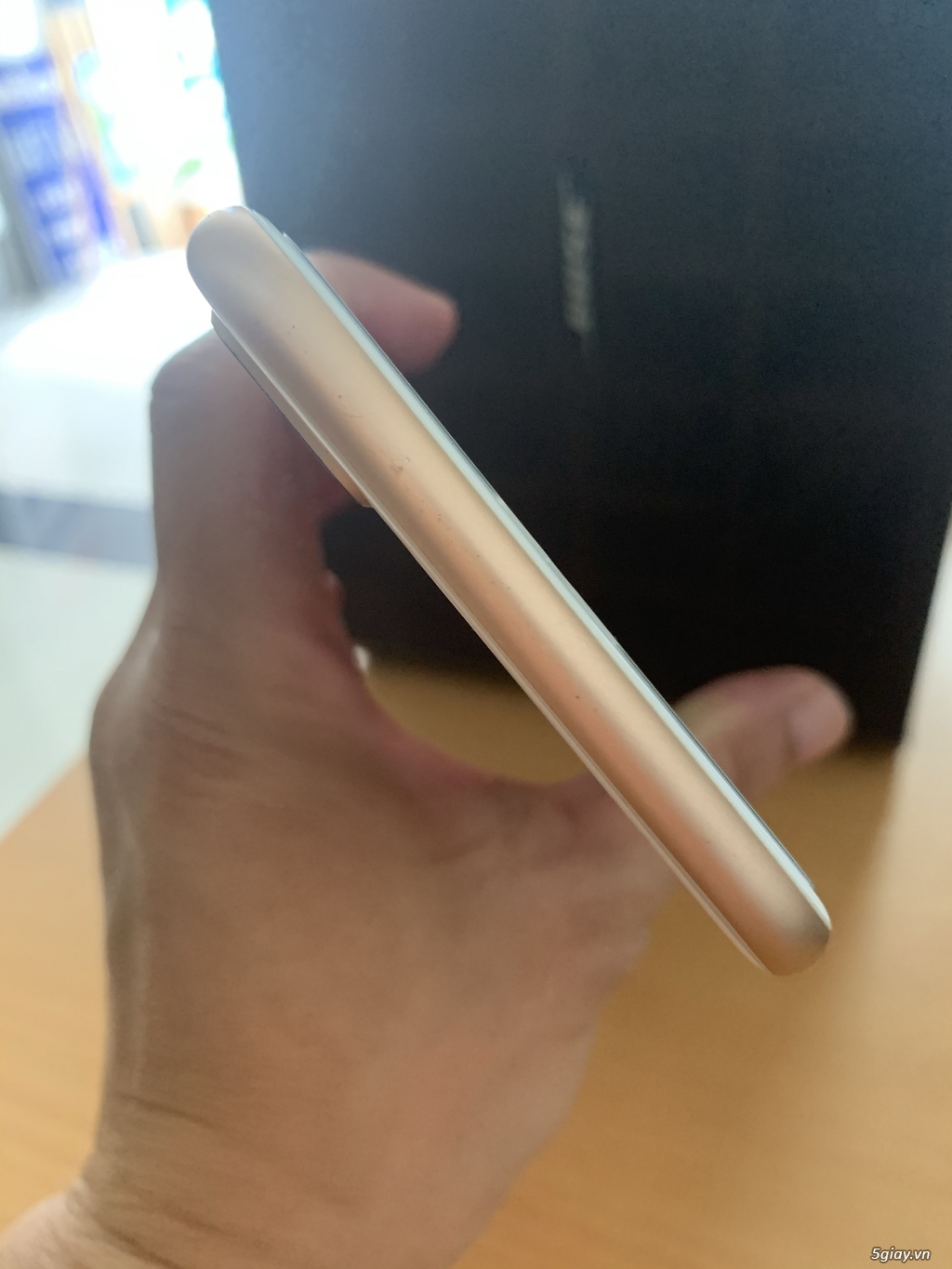 Mình bán iphone 8 plus 64gb GOLD quốc tế Mỹ zin 100%.