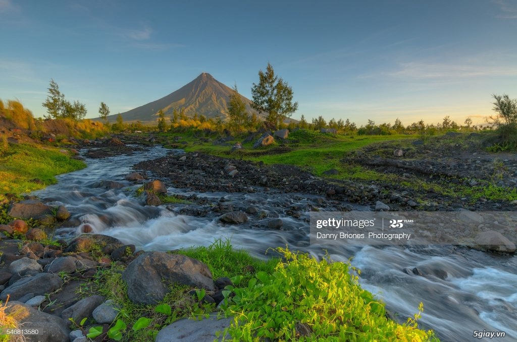 Cắm trại ở núi lửa Mayon Philippines