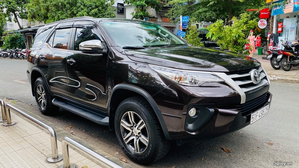 Cần bán Toyota Fortuner 2.4 MT sản xuất 2017 xe gia đình, bao test - 4