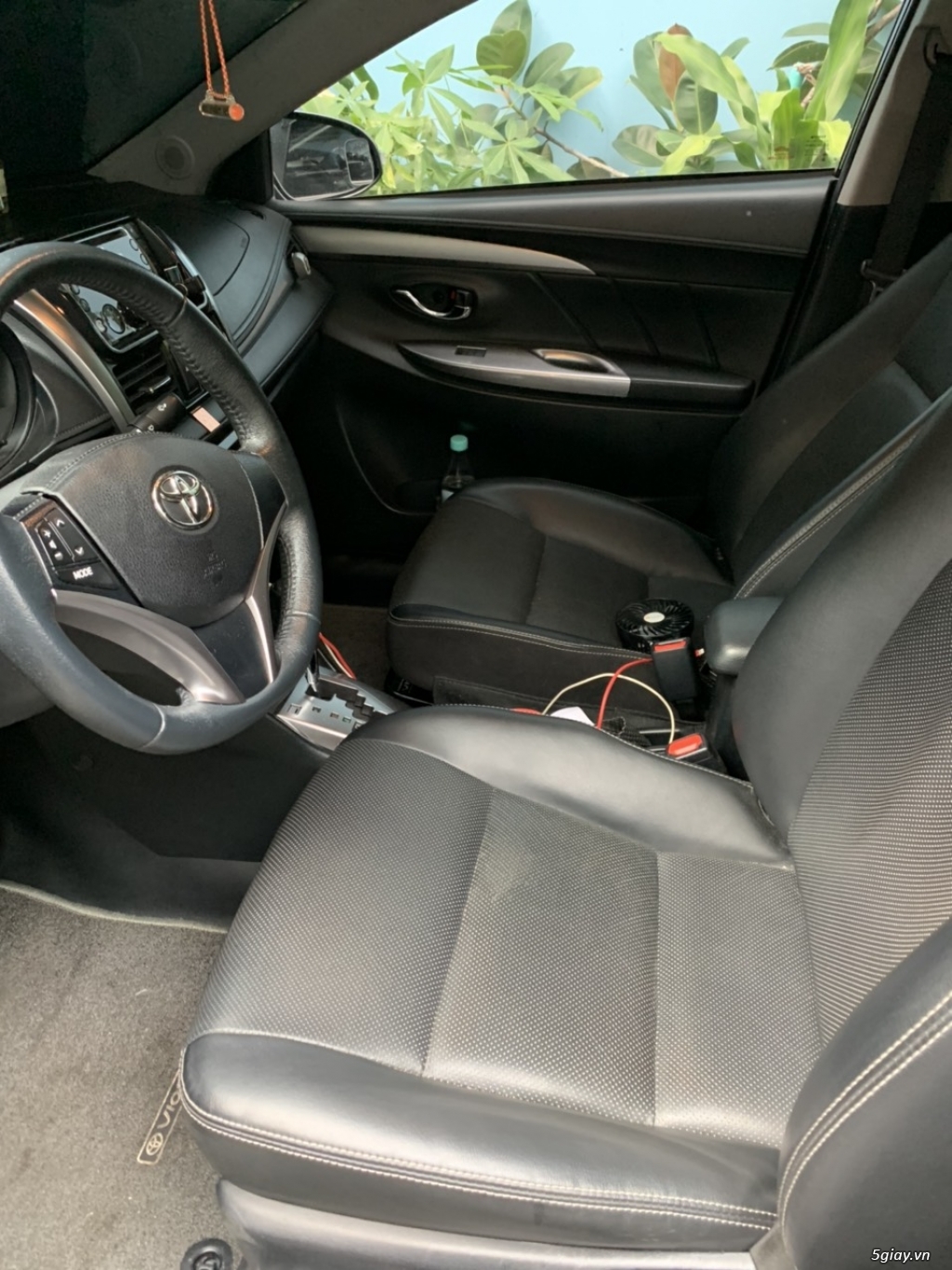 Bán xe Toyota Vios màu đen (năm sản xuất 2014) - 1