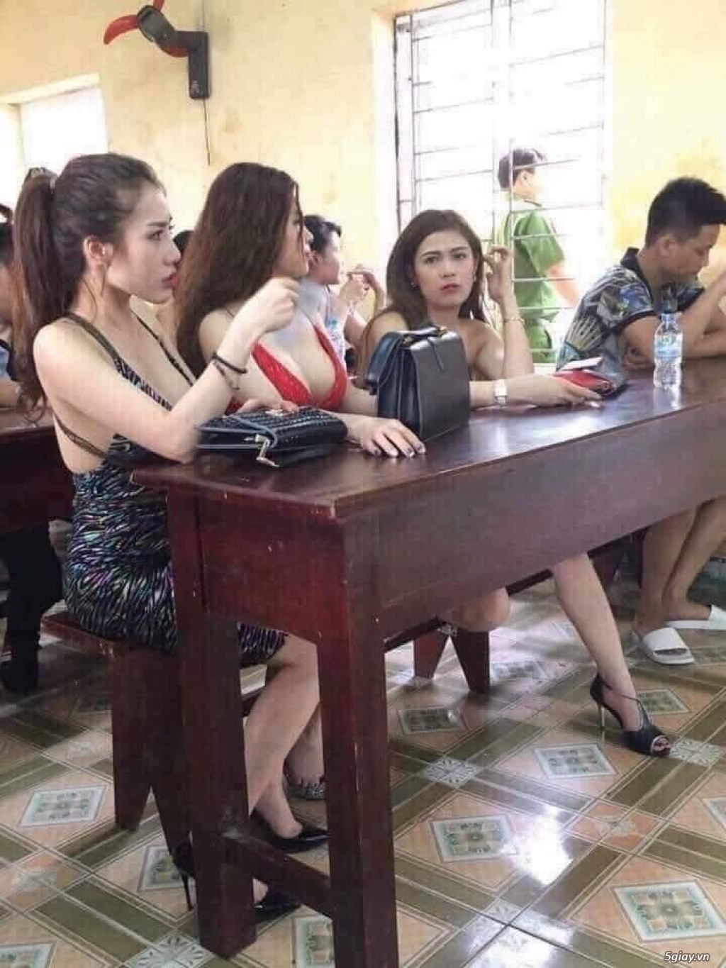 Nhìn Zú nhìn Bước Tật hay Bệnh ?