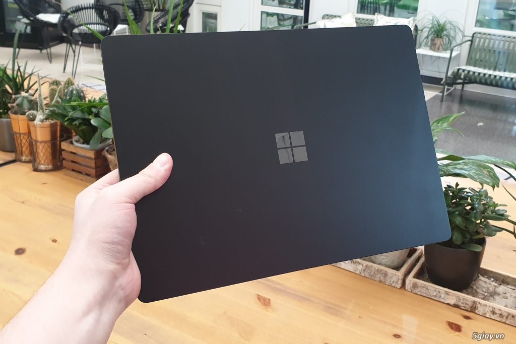 Microsoft Surface Laptop 3 13.5 i7/16/512 Black - 8