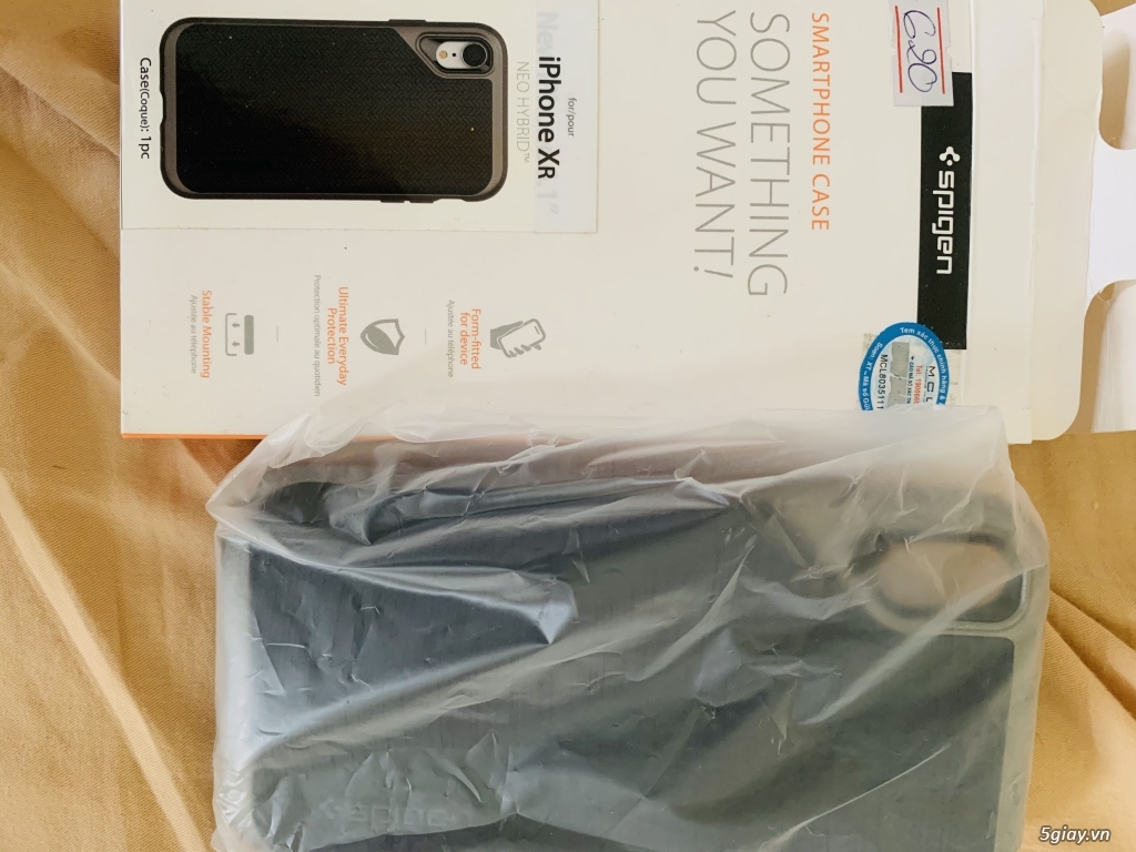 ỐP LƯNG SPIGEN IPHONE XR VÀ DÂY APPLE WATCH