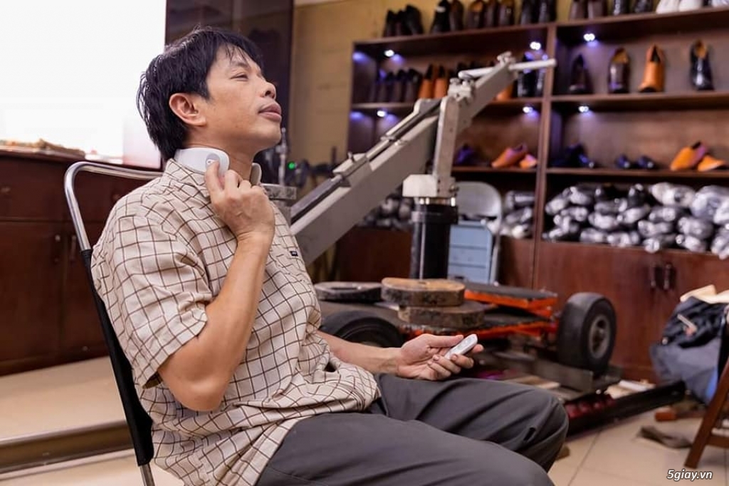 Máy massage cổ Azaki AZ-N109 chính hãng Việt Nam - 1