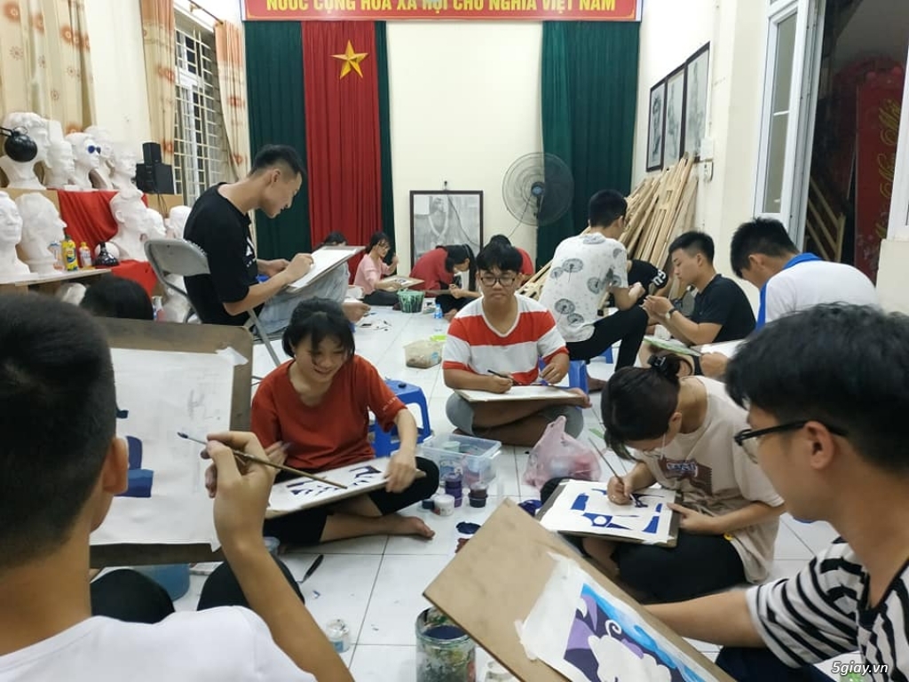 Lớp học vẽ ở Thái Thịnh, đống đa