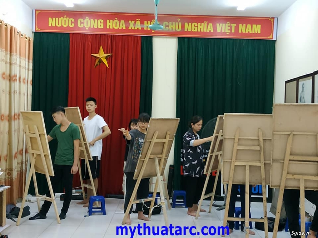Lớp học vẽ ôn thi kiến trúc ở đống đa