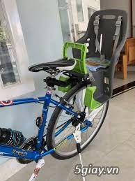 Ghế ngồi xe cho bé